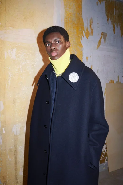 Look 16